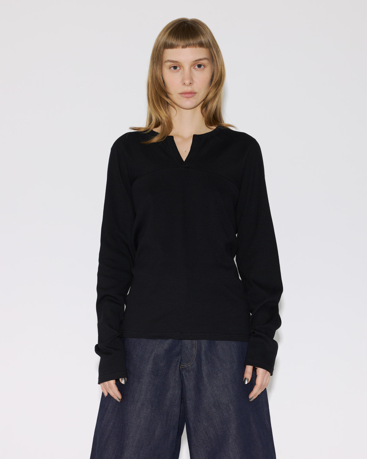V LONG SLEEVE BLACK