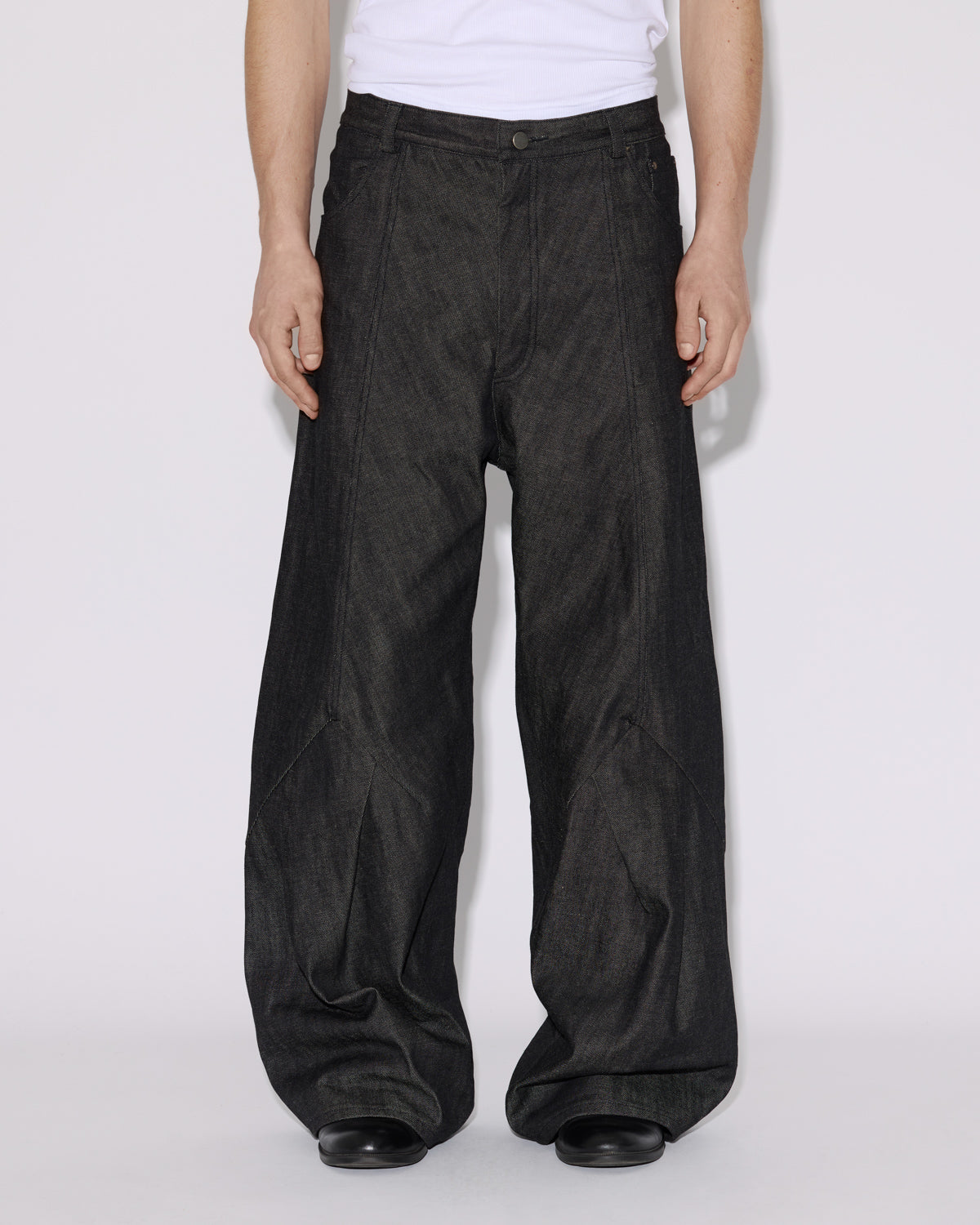 Y PLEATED JEANS BLACK